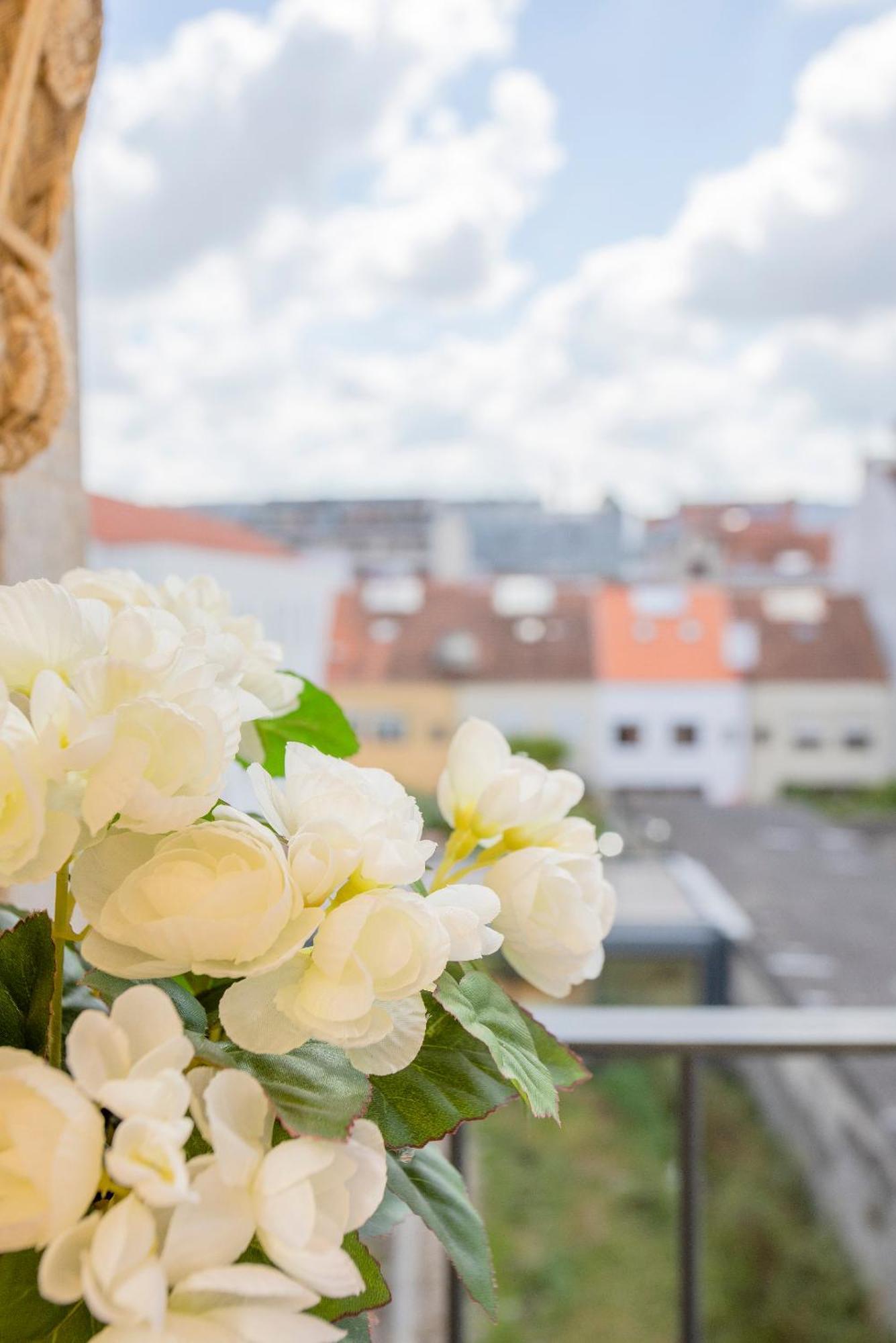 Liiiving In Porto - Downtown Balcony Studio Экстерьер фото